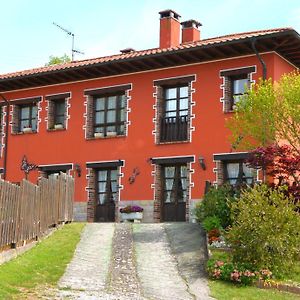 Apartamentos Rurales Piedrafita Llenin Exterior photo