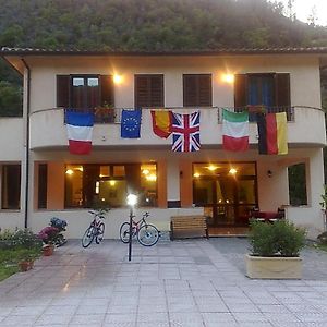 Hotel Ristorante Umbria Valnerina Vallo di Nera Exterior photo