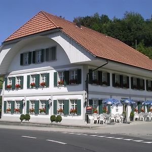 Готель Gasthof Loewen Melchnau Exterior photo