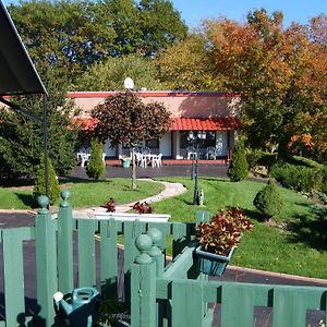 Capricorn Motel Royale 1000 Islands Lansdowne Exterior photo