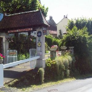 Готель Les Tilleuls Saint-Cirgues-de-Jordanne Exterior photo