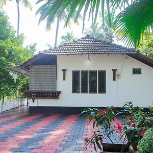 Sanctuary View Homestay Thattekad Kochi Exterior photo