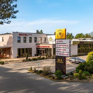 Hotel - Restauracja "Sloneczna" Яроцін Exterior photo