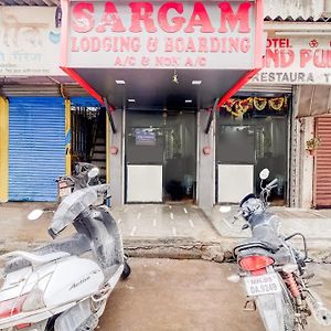 Готель Spot On Sargam Lodging And Boarding Ulhasnagar Exterior photo