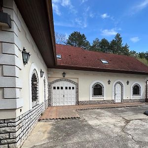 Готель Veszpremvoelgyi Kuria Exterior photo