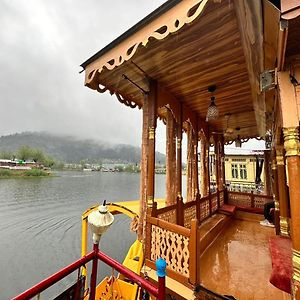 Houseboat New Jahangir And Morning Car Срінагар Exterior photo