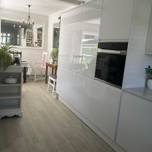 Comfortable Quiet Room In Shared 3 Bedroom Hse Centre Воллінґфорд Exterior photo