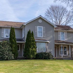 Вілла Maplewood Farmhouse + Hot Tub Howland Corners Exterior photo