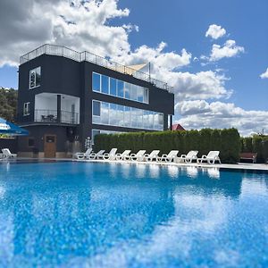 Avalon Hotel&Pool Єлиховичі Exterior photo