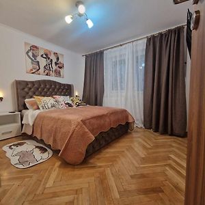 Lovely Flat With Hot Tube Cornelia Corabia Exterior photo