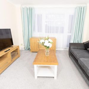 2 Bedroom Modern Flat Maidstone For 5 Exterior photo