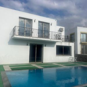 Ozbay Villa Кіренія Exterior photo