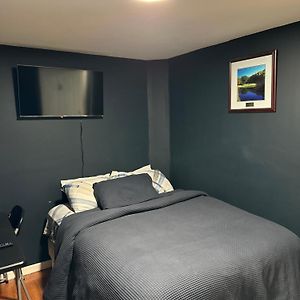 Fidelia Room C, Queen Bed Minutes From Newark Liberty International Airport And Newark Penn Station Ірвінґтон Exterior photo