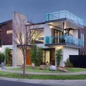 Вілла Lakeside House With Balcony View Пакенгем Exterior photo