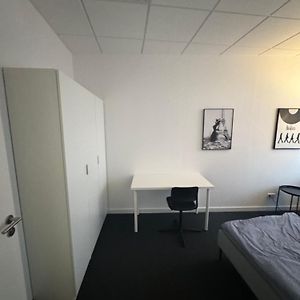 Wohnung Mit 9 Schlafzimmern Und 1 Wohnzimmer Оттобрунн Exterior photo