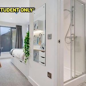 Student Only Zeni Ensuite Rooms, Колчестер Exterior photo