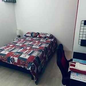 Апартаменти Chambre Privee Face A La Gare Тарб Room photo