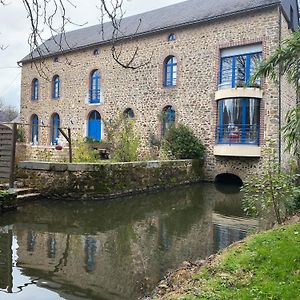 Апартаменти Le Moulin De Meral Montsurs Exterior photo