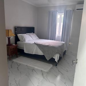 Апартаменти Em & Emm Vacation Apt Крайст-Черч Exterior photo