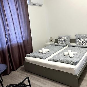 Готель Aniiza Apartman 2 Орвенеш Exterior photo