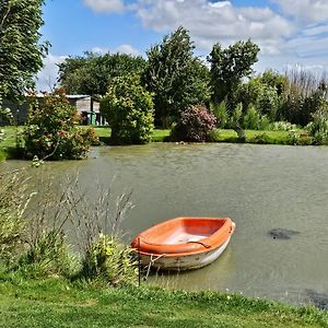 Bed and Breakfast Chambre D Hotes Le Pigeonnier Fromelles Exterior photo