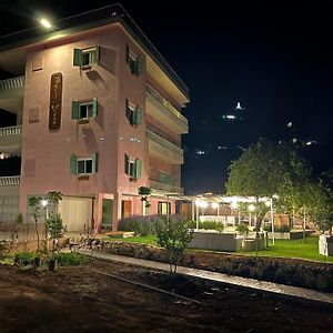 Beit Mirna Guesthouse - Ехден Exterior photo