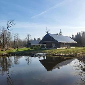 Вілла Kuuse Metsamaja SAAREMAA Exterior photo