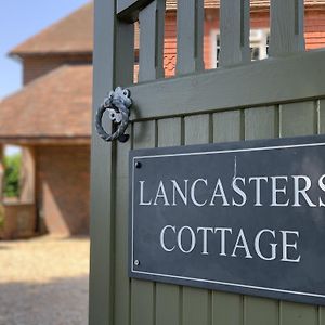 Lancasters Cottage Горшам Exterior photo