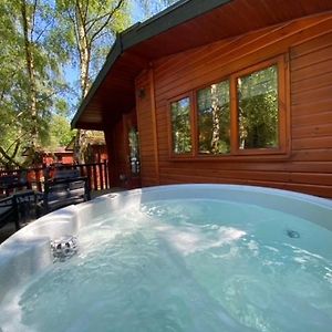 Вілла L02 - The Penrhyn Spa With Hot Tub Бетесда Exterior photo