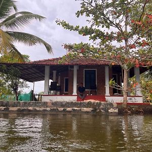 Вілла Pambaram Farms Haripad Exterior photo