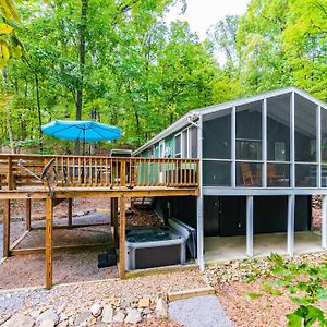 Вілла Cabin W Hot Tub, Deck, Firepit & Grill Берклі-Спрінгз Exterior photo