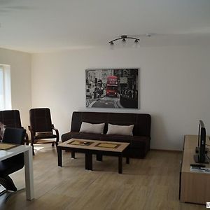 Апартаменти Zeleny Apartman Luzice Exterior photo