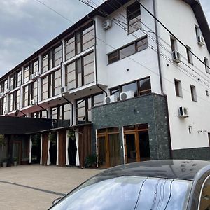 Hotel Palace Тиргу-Жіу Exterior photo