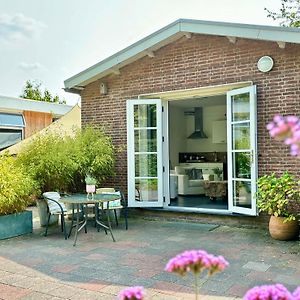 Bed and Breakfast Gastenverblijf De Viking Zuid-Beijerland Exterior photo