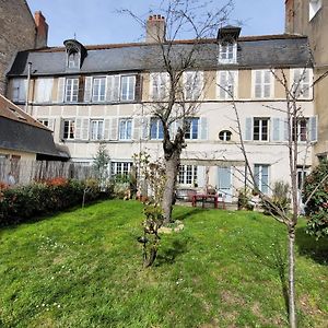 Bed and Breakfast La Cour Du Chateau Ла-Шаріте Exterior photo