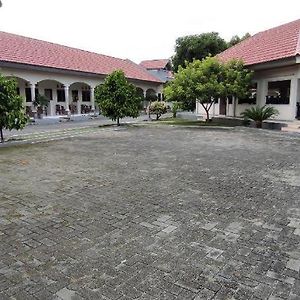 Готель Oyo 93051 Wisma Syariah Buloe Enrekang Exterior photo