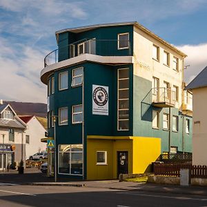 Westman Islands Inn Вестманнаейяр Exterior photo