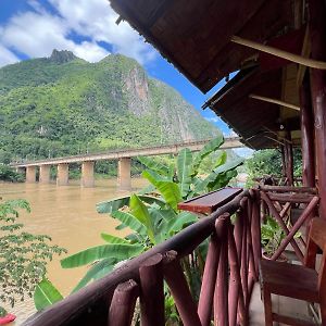 Готель Yensabai Bungalow River View Nong Khiaw Exterior photo