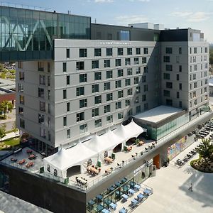 Готель Courtyard By Marriott Montreal Лаваль Exterior photo