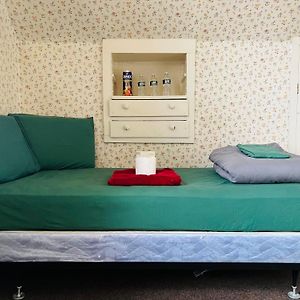 Private Room Minutes From Downtown A Гартфорд Exterior photo