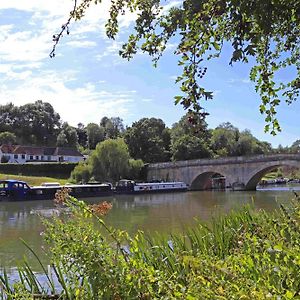 Shillingford Bridge Hotel Воллінґфорд Exterior photo