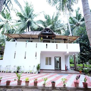 Вілла Satya Farm House Amalapuram Exterior photo