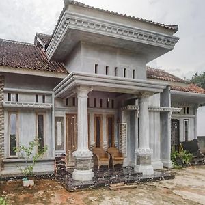 Готель Spot On 91255 Desa Wisata Embung Purworejo Бандар-Лампунг Exterior photo