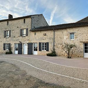 Bed and Breakfast Chambre D'Hotes De La Source Melle  Exterior photo