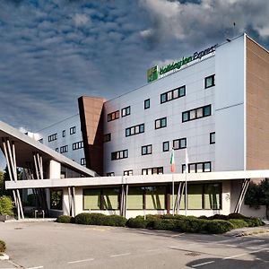 Holiday Inn Express Milan-Malpensa Airport, An Ihg Hotel Сомма-Ломбардо Exterior photo