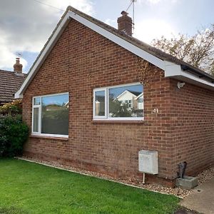 Вілла 3-Bed Bungalow Near Hayling Island Sailing Club Саут-Гейлінг Exterior photo