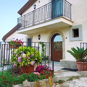 Albergo Diffuso Montalbano Borgo Antico - La Casetta Del Vento Монтальбано-Елікона Exterior photo