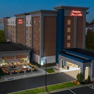 Hampton Inn & Suites Cleveland-Бічвуд Exterior photo