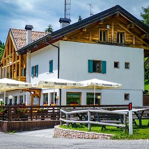 Готель Rifugio Viote Вазон Exterior photo