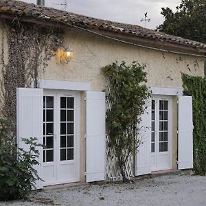 Cottage Au Calme Avec Terrasse Et Jardin Villegouge Exterior photo